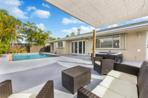 Pool House Escape w Hot Tub Game Room Wi-Fi
